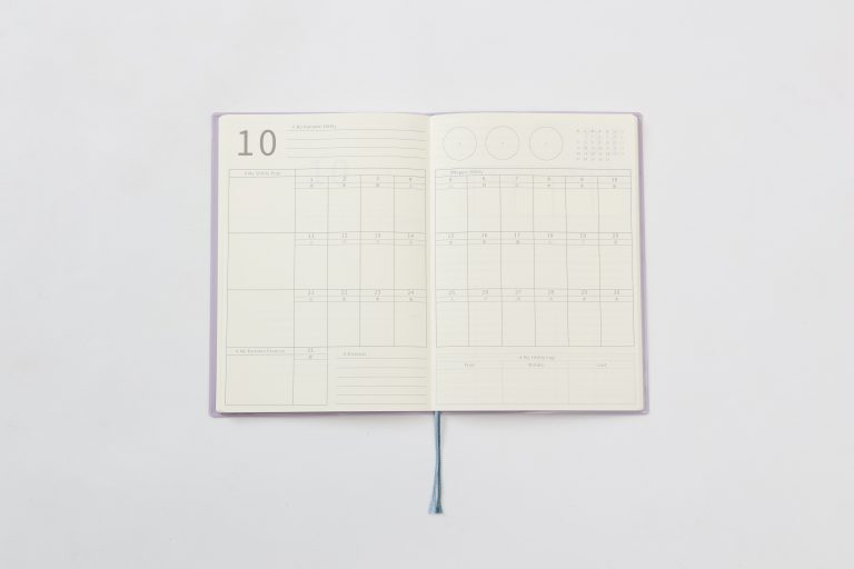 10thly Journalのマンスリーページ見開き