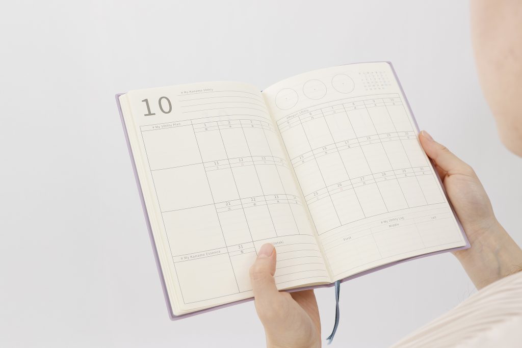 開いた10thly Journalのページを見返す